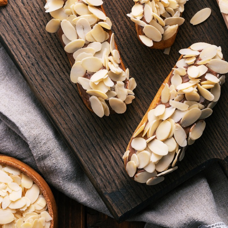 Миндальные лепестки бланшированные, толщина 0,5-0,7 мм | 100 - 250 гр., 1 кг.